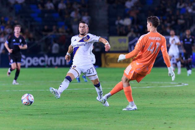September 26, 2026, Carson, California, USA: Erik Thommy 27 of the LA Galaxy attempts to intercept a pass from goalkeeper, Nico Hansen 41 of the Colorado Rapids during their regular season MLS, Fussball Herren, USA game on Saturday September 26, 2026 at the Dignity Health Sports Park Stadium in Carson, California. Galaxy defeat Rapids, 3-2. ARIANA RUIZ PI LA Galaxy Vs. Rapids - ZUMAp124 20260926_zaa_p124_022 Copyright: xArianaxRuizx
