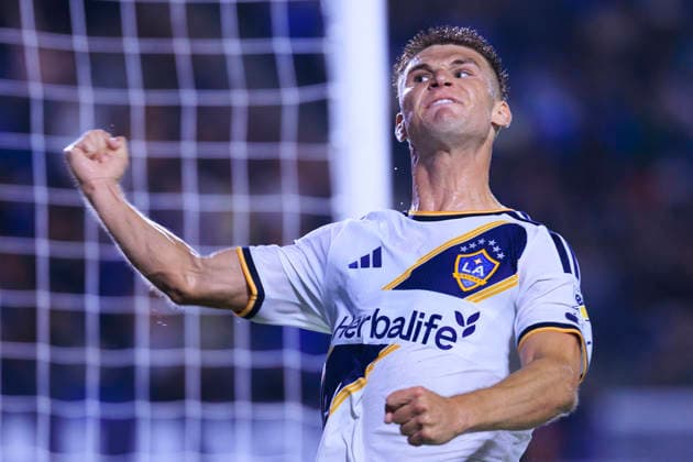 September 26, 2026, Carson, California, USA: Harbor Miller 26 of the LA Galaxy celebrates their win during their regular season MLS, Fussball Herren, USA game against the Colorado Rapids on Saturday September 26, 2026 at the Dignity Health Sports Park Stadium in Carson, California. Galaxy defeat Rapids, 3-2. ARIANA RUIZ PI LA Galaxy Vs. Rapids  - ZUMAp124 20260926_zaa_p124_034 Copyright: xArianaxRuizx