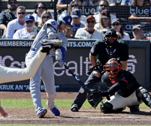 Baseball: Dodgers vs. Giants Los Angeles Dodgers designated hitter Shohei Ohtani hits an infield single in the fifth inning of a baseball game against the San Francisco Giants at Oracle Park in San Francisco on Sept. 26, 2026.  A14AA0005628837P