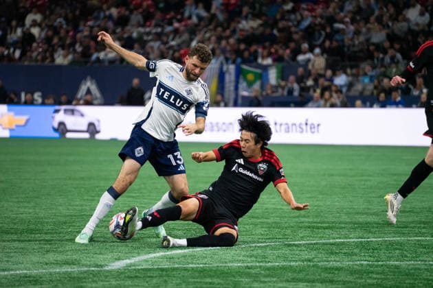 VANCOUVER, CANADA - SEPTEMBER 26: Thomas Muller of Vancouver Whitecaps FC controls the ball while Kimito Nono of DC United attempts to intercept during the Major League Soccer match between Vancouver Whitecaps FC and DC United at BC Place Stadium on September 26, 2026 in Vancouver, British Columbia, Canada. Copyright: xAmyxElle SPPx Sportspressphoto_SPR240959