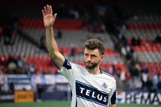 VANCOUVER, CANADA - SEPTEMBER 26: Thomas Muller of Vancouver Whitecaps FC waves to fan supporters after the Major League Soccer match between Vancouver Whitecaps FC and DC United at BC Place Stadium on September 26, 2026 in Vancouver, British Columbia, Canada. Copyright: xAmyxElle SPPx Sportspressphoto_SPR240971