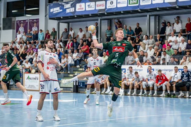 2. Handball Bundesliga; TV Hüttenberg - GWD Minden, 26.09.26 Daniel Astrup Pedersen (GWD Minden, 3), Hendrik Schreiber (TV Hüttenberg, 51) 2. Handball Bundesliga; TV Hüttenberg - GWD Minden: Hüttenberg, 26.09.26 Copyright: xBEAUTIFULxSPORTS Roeczeyx