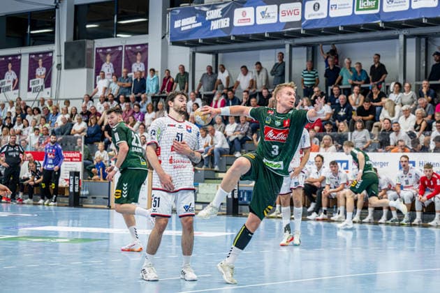 2. Handball Bundesliga; TV Hüttenberg - GWD Minden, 26.09.26 Daniel Astrup Pedersen (GWD Minden, 3), Hendrik Schreiber (TV Hüttenberg, 51) 2. Handball Bundesliga; TV Hüttenberg - GWD Minden: Hüttenberg, 26.09.26 Copyright: xBEAUTIFULxSPORTS Roeczeyx