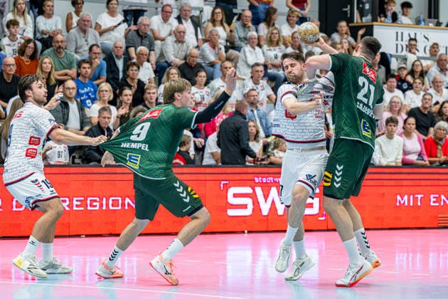 2. Handball Bundesliga; TV Hüttenberg - GWD Minden, 26.09.26 David Kuntscher (TV Hüttenberg, 97), Mika Sajenev (GWD Minden, 21), Morten Hempel Jensen (GWD Minden, 9), Vit Reichl (TV Hüttenberg, 19) 2. Handball Bundesliga; TV Hüttenberg - GWD Minden: Hüttenberg, 26.09.26 Copyright: xBEAUTIFULxSPORTS Roeczeyx