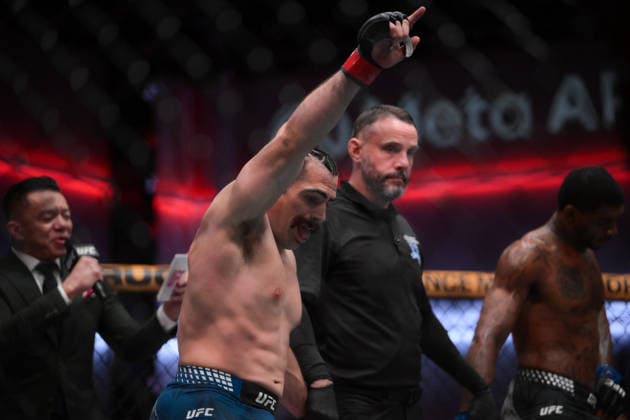 September 27, 2026, Las Vegas, Nevada, USA: LUIS HERNANDEZ defeated SEDRIQUES DUMAS by submission (guillotine choke) at 0:50 of Round 1 during UFC Fight Night at the UFC APEX in Las Vegas. Las Vegas USA - ZUMAo117 20260927_zsp_o117_070 Copyright: xMikaelxOnax