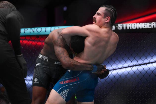 September 27, 2026, Las Vegas, Nevada, USA: LUIS HERNANDEZ defeated SEDRIQUES DUMAS by submission (guillotine choke) at 0:50 of Round 1 during UFC Fight Night at the UFC APEX in Las Vegas. Las Vegas USA - ZUMAo117 20260927_zsp_o117_073 Copyright: xMikaelxOnax