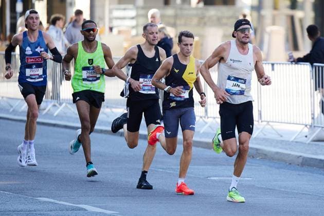 52. Berlin-Marathon 2026 ** NUR FÜR REDAKTIONELLE ZWECKE ** EDITORIAL USE ONLY **<p>Ironman- und Olympiasieger Jan Frodeno (r) nimmt am Berlin Marathon teil. Deutschland Berlin Berlin Copyright: JörgxCarstensen