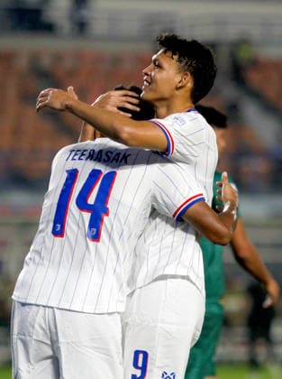 (260927) -- BANDUNG, Sept. 27, 2026 -- Teerasak Poeiphimai (L) and Supachai Chaided of Thailand celebrate after scoring during the FIFA ASEAN Cup 2026 Division 1 Group B match between Pakistan and Thailand at Si Jalak Harupat Stadium in Bandung, West Java, Indonesia, Sept. 26, 2026. (Photo by Xinhua) (SP)INDONESIA-BANDUNG-FOOTBALL-FIFA ASEAN CUP 2026-DIVISION 1-GROUP B-PAKISTAN VS THAILAND SeptianjarxMuharam 