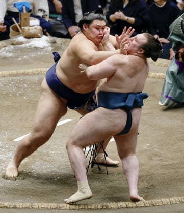 Autum Grand Sumo Tournament Yokozuna Onosato (L) beats ozeki Aonishiki on the final day of the 15-day Autumn Grand Sumo Tournament at Ryogoku Kokugikan hall in Tokyo on Sept. 27, 2026, winning his sixth Emperor s Cup.  A14AA0005628948P