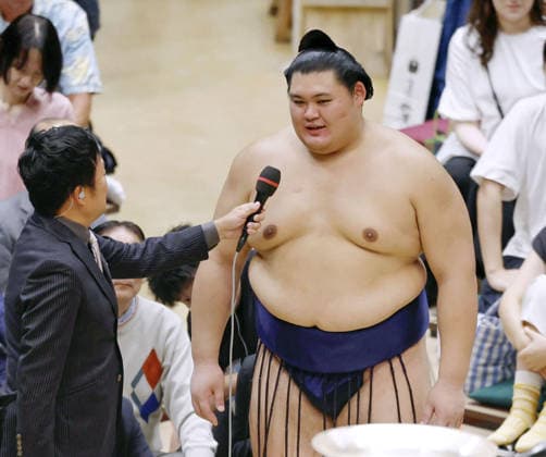 Autum Grand Sumo Tournament Yokozuna Onosato gives an interview after winning the 15-day Autumn Grand Sumo Tournament at Ryogoku Kokugikan hall in Tokyo on Sept. 27, 2026.  A14AA0005628950P