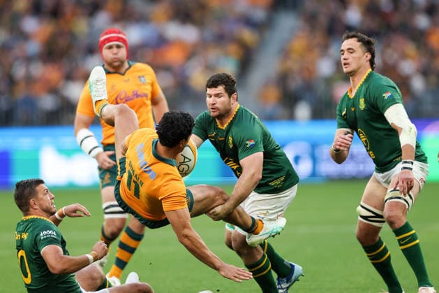 RUGBY UNION AUSTRALIA SOUTH AFRICA, Joseph-Aukuso Suaalii of the Wallabies attempts to catch the ball over Handre Pollard of the Springboks during the international rugby test match between the Australian Wallabies and South Africa at Optus Stadium in Perth, Sunday, September 27, 2026. ( NO ARCHIVING, EDITORIAL USE ONLY PERTH Western Australia Australia  Copyright: xTravisxHaytox 20260927131430278830