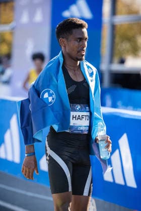 BERLIN, GERMANY - SEPTEMBER 27, 2026: at the Finish by the 52. BMW Berlin Marathon at Berlin on September 27, 2026 in Berlin, Germany. Copyright: xBEAUTIFULxSPORTS Kuehnx