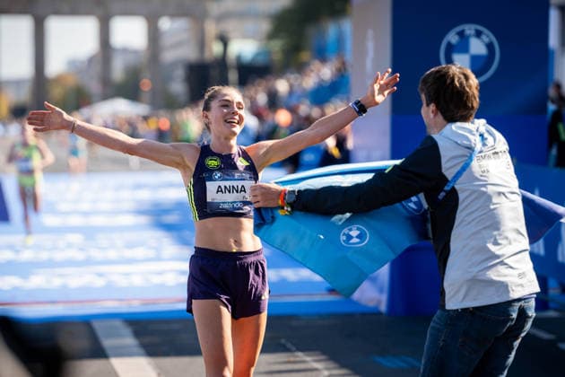 BERLIN, GERMANY - SEPTEMBER 27, 2026: Anna Langerwisch (GER, Marathon Team Berlin) and Coach Timo Göhler at the Finish by the 52. BMW Berlin Marathon at Berlin on September 27, 2026 in Berlin, Germany. Copyright: xBEAUTIFULxSPORTS Kuehnx