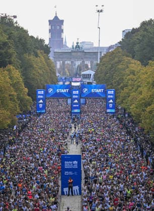 Thousands take part in 2026 Berlin Marathon BERLIN, GERMANY - SEPTEMBER 27: Thousands of runners fill the course during the 2026 Berlin Marathon as participants from around the world compete over the 42.195-kilometer route through the German capital, on September 27, 2026 in Berlin, Germany. The race passes several of the city s major landmarks as athletes push toward the finish line. Halil Sagirkaya Anadolu Berlin Germany. Editorial use only. Please get in touch for any other usage.  Copyright: x2026xAnadoluxHalilxSagirkayax