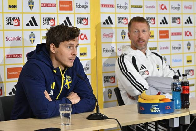 STOCKHOLM, SVERIGE 20260927 Förbundskapten Graham Potter (th) och Victor Nilsson Lindelöf under en pressträff med fotbollslandslaget pa Bosön, inför mandagens Nations League-matchmot Polen. STOCKHOLM SVERIGE x10040x Copyright: xAndersxWiklund TTx FOTBOLLSLANDSLAGET PRESSTRÄFF