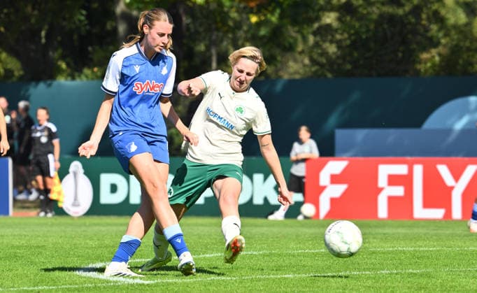 27.09.2026 - Fussball - Saison 2026 2027 - DFB Pokal Vereinspokal Frauen Damen - 01. Runde: SpVgg Greuther Fürth ( Kleeblatt ) - TSG 1899 Hoffenheim - Sportfoto Zink - xwoxzix - regulations prohibit any use of photographs as image sequences and or quasi-video - Lisa Doorn (14, TSG Hoffenheim ) Amelie Graupner (17, SpVgg Greuther Fürth )
