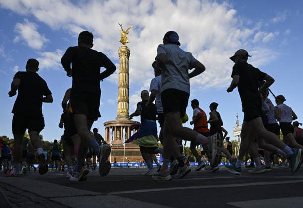 2026 Berlin Marathon BERLIN, GERMANY - SEPTEMBER 27: Athletes race through the city during the 2026 Berlin Marathon, where thousands of runners from around the world competed over a 42.195-kilometer course passing iconic landmarks in Berlin, Germany on September 27, 2026. Halil Sagirkaya Anadolu Berlin Germany. Editorial use only. Please get in touch for any other usage.  Copyright: x2026xAnadoluxHalilxSagirkayax