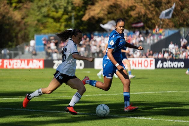 27.09.2026, xjyhynx, Fussball DFB Pokal Frauen 1.Runde, Karlsruher SC - Eintracht Frankfurt, v.l. Ainhoa Alguacil (26, Eintracht Frankfurt) im Zweikampf mit Cora Obenson (20, Karlsruher SC) Karlsruhe