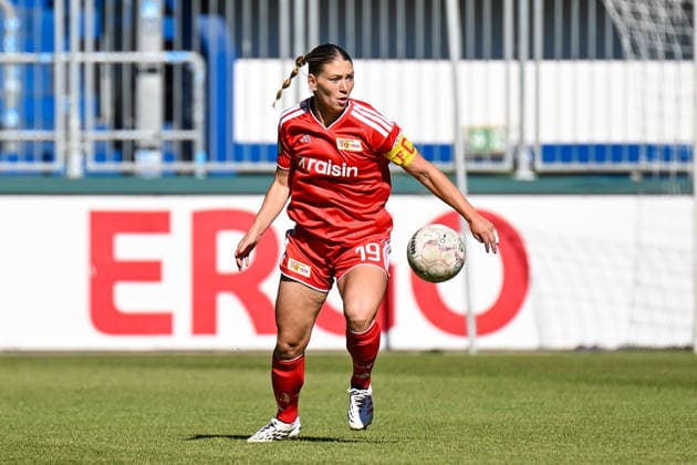 Fußball I Frauen I Saison 2026-2027 I DFB-Pokal I 1. FC Magdeburg - 1. FC Union Berlin I 27.09.2026 Samantha Steuerwald (19, 1. FC Union Berlin) mit Ball Freisteller, Nahaufnahme, Porträt, Portrait, Einzelfoto, Einzelbild, Körper Magdeburg Avnet Arena (Heinz-Krügel-Platz 1) Sachsen-Anhalt Deutschland Copyright: xLobeca InesxHähnelx