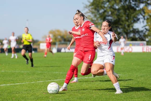 DFB-Pokal der Frauen: SC Sand vs. VfL Wolfsburg, 27.09.2026 Zwiekampf zwischen Sophia Kleinherne (VfL Wolfsburg, 4) und Pija Reininger (SC Sand, 9) DFB-Pokal der Frauen: SC Sand vs. VfL Wolfsburg, Adams Arena, 27.09.2026 DFB DFL REGULATIONS PROHIBIT ANY USE OF PHOTOGRAPHS AS IMAGE SEQUENCES AND OR QUASI-VIDEO. Copyright: xBEAUTIFULxSPORTS Boscox
