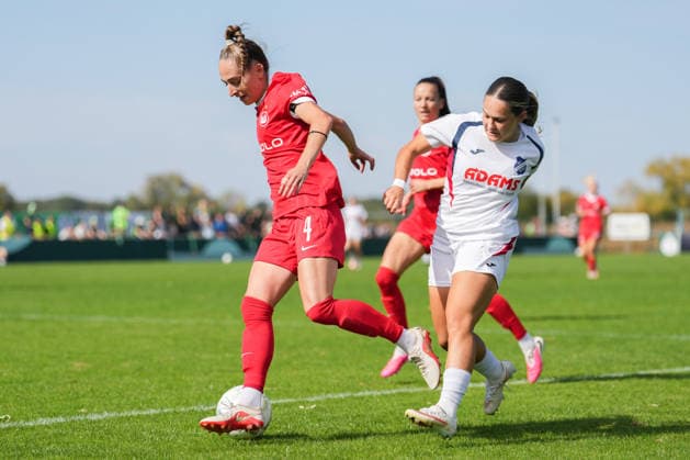 DFB-Pokal der Frauen: SC Sand vs. VfL Wolfsburg, 27.09.2026 Zwiekampf zwischen Sophia Kleinherne (VfL Wolfsburg, 4) und Pija Reininger (SC Sand, 9) DFB-Pokal der Frauen: SC Sand vs. VfL Wolfsburg, Adams Arena, 27.09.2026 DFB DFL REGULATIONS PROHIBIT ANY USE OF PHOTOGRAPHS AS IMAGE SEQUENCES AND OR QUASI-VIDEO. Copyright: xBEAUTIFULxSPORTS Boscox
