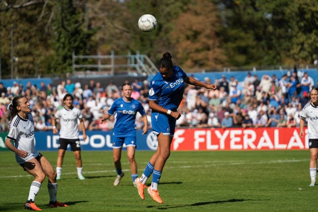 27.09.2026, xjyhynx, Fussball DFB Pokal Frauen 1.Runde, Karlsruher SC - Eintracht Frankfurt, v.l. Kopfball von Cora Obenson (20, Karlsruher SC) Karlsruhe