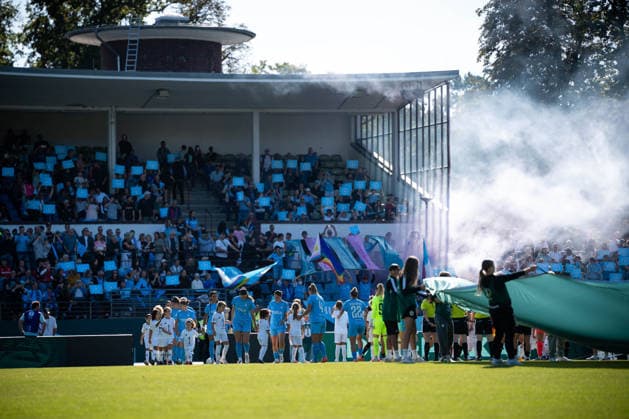 DFB-Pokal: FC Viktoria Berlin vs. Bayer 04 Leverkusen; Berlin, 27.09.2026 DFB-Pokal Frauen: Einlauf Mannschaften vor dem Spiel FC Viktoria Berlin vs. Bayer 04 Leverkusen im Stadion Lichterfelde am September 27, 2026 in Berlin, Deutschland. Copyright: xBEAUTIFULxSPORTS Kuehnx