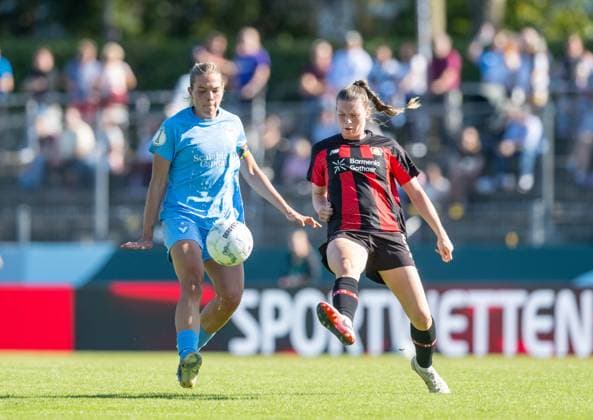 Fußball, Frauen, Saison 2026 2027, DFB-Pokal (1. Runde), FC Viktoria 89 Berlin - Bayer Leverkusen, v. l. Nina Ehegötz (FC Viktoria 1889 Berlin), Claudia Wenger (Bayer 04 Leverkusen), 27.09. 2026, Copyright: xMatthiasxKochx