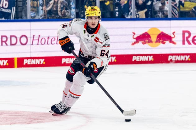 Markus Schwaiger (Loewen Frankfurt, 64) GER, EHC Red Bull Muenchen vs. Loewen Frankfurt Eishockey, DEL, Saison 2026 2027, 4. Spieltag, 27.09.2026. Foto: HMB Media Heike Feiner Copyright: HMBxMedia HeikexFeiner