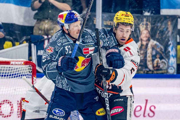 Patrick Hager (EHC Red Bull Muenchen, 52) gegen Bjoern Krupp (Loewen Frankfurt, 05) GER, EHC Red Bull Muenchen vs. Loewen Frankfurt Eishockey, DEL, Saison 2026 2027, 4. Spieltag, 27.09.2026. Foto: HMB Media Heike Feiner Copyright: HMBxMedia HeikexFeiner