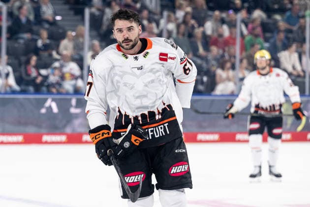 Matthew Wedman (Loewen Frankfurt, 67) mit kleinem Cut auf der Nase GER, EHC Red Bull Muenchen vs. Loewen Frankfurt Eishockey, DEL, Saison 2026 2027, 4. Spieltag, 27.09.2026. Foto: HMB Media Heike Feiner Copyright: HMBxMedia HeikexFeiner