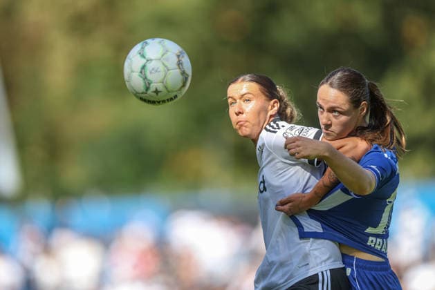 GER, Karlsruhe, Karlsruher SC vs Eintracht Frankfurt, SC, DFB Pokal der Frauen, Fussball, DFB, Spielzeit 2026 2027, Badenia Stadion, 1. Runde im Bild v.l.: Larissa Mühlhaus (Eintracht Frankfurt Frauen 47), Ann Sophie Braun (Karlsruher SC Frauen 16), Zweikampf um den Ball DFB DFL REGULATIONS PROHIBIT ANY USE OF PHOTOGRAPHS AS IMAGE SEQUENCES AND OR QUASI-VIDEO, 27.09.2026 Copyright: HMBxMedia HendrikxHamelau