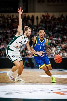 Terrence Edwards (Science City Jena) im Zweikampf mit Moritz Krimmer (Gladiators Trier), Aktion Action Vet Concept Gladiators Trier vs Science City Jena, Basketball, easyCredit BBL, 2. Spieltag, Saison 2026 2027, 27.09.2026 Vet Concept Gladiators Trier vs Science City Jena, Basketball, easyCredit BBL, 2. Spieltag, Saison 2026 2027, 27.09.2026 Copyright: xEibnerxPressefotox EP_ANS