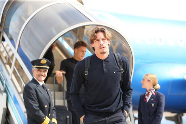 Italian National Football Team arrives in Bursa BURSA, TURKIYE - SEPTEMBER 27: Guglielmo Vicario of the Italian National Football Team arrives at Yenisehir Airport ahead of the upcoming UEFA Nations A League second match between Turkiye and Italy, in Bursa, Turkiye on September 27, 2026. Mustafa Bikec Anadolu Bursa Turkey. Editorial use only. Please get in touch for any other usage.  Copyright: x2026xAnadoluxMustafaxBikecx