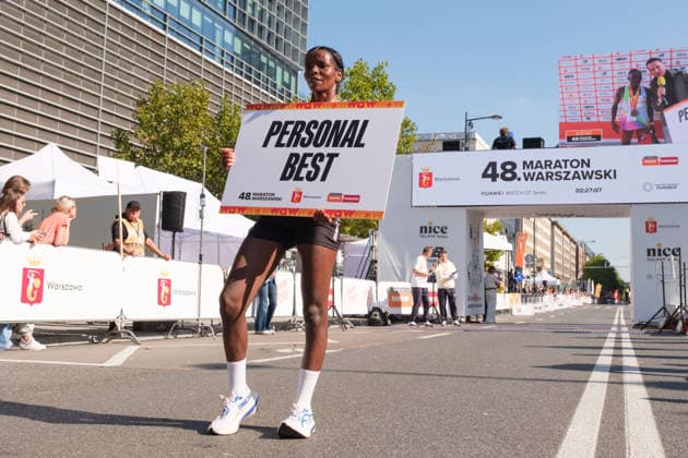 September 27, 2026, Warsaw, Masovian Voivodeship, Poland: GELANE SENBETE of Ethiopia holds a personal best record sign after placing second in the women s classification during the 48th Warsaw Marathon. The race has been awarded the World Athletics Elite Label for the first time in its history and is part of the European Marathon Classics (EMC) series of races. Warsaw Poland - ZUMAk204 20260927_zip_k204_027 Copyright: xRomanxKozielx