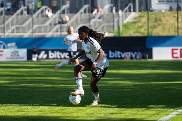 27.09.2026, xjyhynx, Fussball DFB Pokal Frauen 1.Runde, Karlsruher SC - Eintracht Frankfurt, v.l. Vivienne Lia (24, Eintracht Frankfurt) im Dribbling Karlsruhe