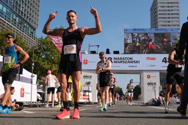 September 27, 2026, Warsaw, Masovian Voivodeship, Poland: A runner celebrates after crossing the finish line of the 48th Warsaw Marathon. The race has been awarded the World Athletics Elite Label for the first time in its history and is part of the European Marathon Classics (EMC) series of races. Warsaw Poland - ZUMAk204 20260927_zip_k204_033 Copyright: xRomanxKozielx