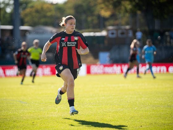 DFB-Pokal: FC Viktoria Berlin vs. Bayer 04 Leverkusen; Berlin, 27.09.2026 DFB-Pokal Frauen: Estrella MERINO GONZALEZ (Bayer 04 Leverkusen 10) während dem Spiel FC Viktoria Berlin vs. Bayer 04 Leverkusen im Stadion Lichterfelde am September 27, 2026 in Berlin, Deutschland. Copyright: xBEAUTIFULxSPORTS Kuehnx