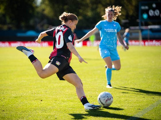 DFB-Pokal: FC Viktoria Berlin vs. Bayer 04 Leverkusen; Berlin, 27.09.2026 DFB-Pokal Frauen: Estrella MERINO GONZALEZ (Bayer 04 Leverkusen 10) während dem Spiel FC Viktoria Berlin vs. Bayer 04 Leverkusen im Stadion Lichterfelde am September 27, 2026 in Berlin, Deutschland. Copyright: xBEAUTIFULxSPORTS Kuehnx