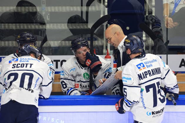 27.09.2026, GER ,DEU, Deutschland, Trainer STEFAN NYMAN (Iserlohn Roosters), Iserlohn-Spielerbank nordphoto GmbH Engler Berlin Uber-Arena Berlin Deutschland Copyright: xNordphotox xEnglerx