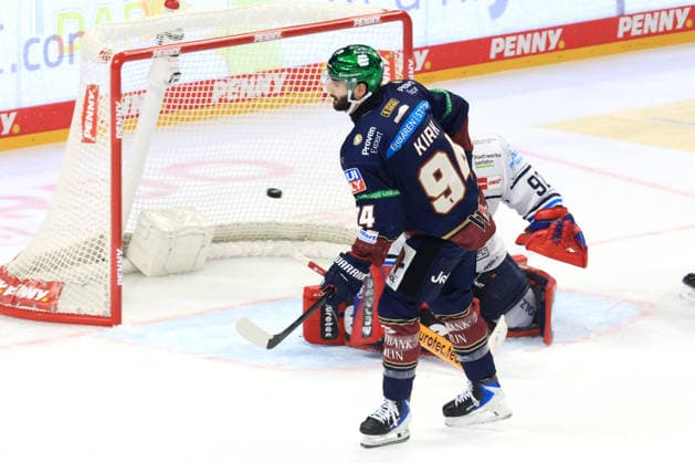 27.09.2026, GER ,DEU, Deutschland, 3:0 durch Liam Kirk ( Eisbaeren Berlin 94 ), Andreas Jenike (Iserlohn Roosters 92) nordphoto GmbH Engler Berlin Uber-Arena Berlin Deutschland Copyright: xNordphotox xEnglerx