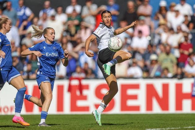 GER, Karlsruhe, Karlsruher SC vs Eintracht Frankfurt, SC, DFB Pokal der Frauen, Fussball, DFB, Spielzeit 2026 2027, Badenia Stadion, 1. Runde im Bild: Larissa Mühlhaus (Eintracht Frankfurt Frauen 47), Torschuss DFB DFL REGULATIONS PROHIBIT ANY USE OF PHOTOGRAPHS AS IMAGE SEQUENCES AND OR QUASI-VIDEO, 27.09.2026 Copyright: HMBxMedia HendrikxHamelau
