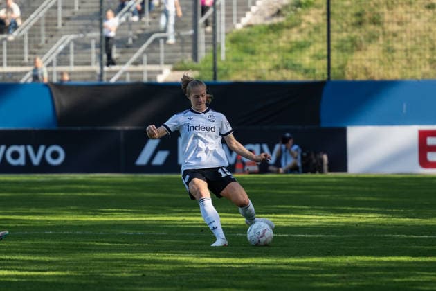 27.09.2026, xjyhynx, Fussball DFB Pokal Frauen 1.Runde, Karlsruher SC - Eintracht Frankfurt, v.l. Jamilla Rankin (15, Eintracht Frankfurt) Karlsruhe