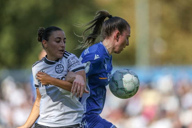 GER, Karlsruhe, Karlsruher SC vs Eintracht Frankfurt, SC, DFB Pokal der Frauen, Fussball, DFB, Spielzeit 2026 2027, Badenia Stadion, 1. Runde im Bild v.l.: Ainhoa Alguacil (Eintracht Frankfurt Frauen 26), Emily Evels (Karlsruher SC Frauen 25) DFB DFL REGULATIONS PROHIBIT ANY USE OF PHOTOGRAPHS AS IMAGE SEQUENCES AND OR QUASI-VIDEO, 27.09.2026 Copyright: HMBxMedia HendrikxHamelau