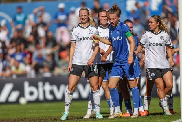 GER, Karlsruhe, Karlsruher SC vs Eintracht Frankfurt, SC, DFB Pokal der Frauen, Fussball, DFB, Spielzeit 2026 2027, Badenia Stadion, 1. Runde im Bild v.l.: Amanda Ilestedt (Eintracht Frankfurt Frauen 13), Selina Häfele (Karlsruhe) DFB DFL REGULATIONS PROHIBIT ANY USE OF PHOTOGRAPHS AS IMAGE SEQUENCES AND OR QUASI-VIDEO, 27.09.2026 Copyright: HMBxMedia HendrikxHamelau