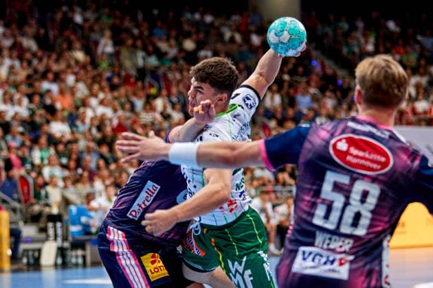 Elias Newel (FRISCH AUF Goeppingen 40) wurf TSV Hannover-Burgdorf - vs. FRISCH AUF Goeppingen, Handball Bundesliga, HBL, Saison 2026 2027 27.09.2026 -Pressefoto Jan-Frederic Helbig TSV Hannover-Burgdorf - vs. FRISCH AUF Goeppingen, Handball Bundesliga, HBL, ZAG Arena, Opel Handball-Bundesliga, Saison 2026 2027, 27.09.2026 Hannover Copyright: xEibner-Pressefoto Jan-FredericxHx EP_JHG