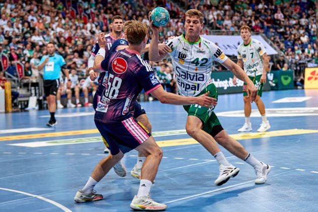 Martin Hanne (FRISCH AUF Goeppingen 42) Daniel Weber (TSV Hannover-Burgdorf DIE RECKEN 58) TSV Hannover-Burgdorf - vs. FRISCH AUF Goeppingen, Handball Bundesliga, HBL, Saison 2026 2027 27.09.2026 -Pressefoto Jan-Frederic Helbig TSV Hannover-Burgdorf - vs. FRISCH AUF Goeppingen, Handball Bundesliga, HBL, ZAG Arena, Opel Handball-Bundesliga, Saison 2026 2027, 27.09.2026 Hannover Copyright: xEibner-Pressefoto Jan-FredericxHx EP_JHG