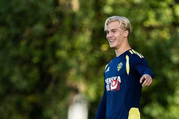 260927 Lucas Bergvall of the Swedish men s national football team at a training session on September 27, 2026 in Stockholm. Photo: Emma Wallskog BILDBYRAN kod EW EW0711 fotboll football soccer fotball nations league uefa nations league träning practice training sverige sweden sverige a bbeng Copyright: EMMAxWALLSKOG BB260927EW029