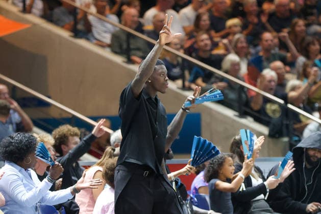 27.09.2026, xgox, Basketball - easyCredit BBL, Basketball Loewen Braunschweig - Rostock Seawolves emspor, v.l. Dennis Schröder gibt Anweisungen, gestikuliert mit den Armen, gesticulate, gives instructions Braunschweig