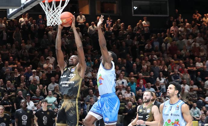 Dunking Tajh Green (Basketball Loewen Braunschweig) Basketball, Herren, Saison 2026 2027, easyCredit Basketball-Bundesliga, Basketball Loewen Braunschweig gegen Rostock Seawolves
